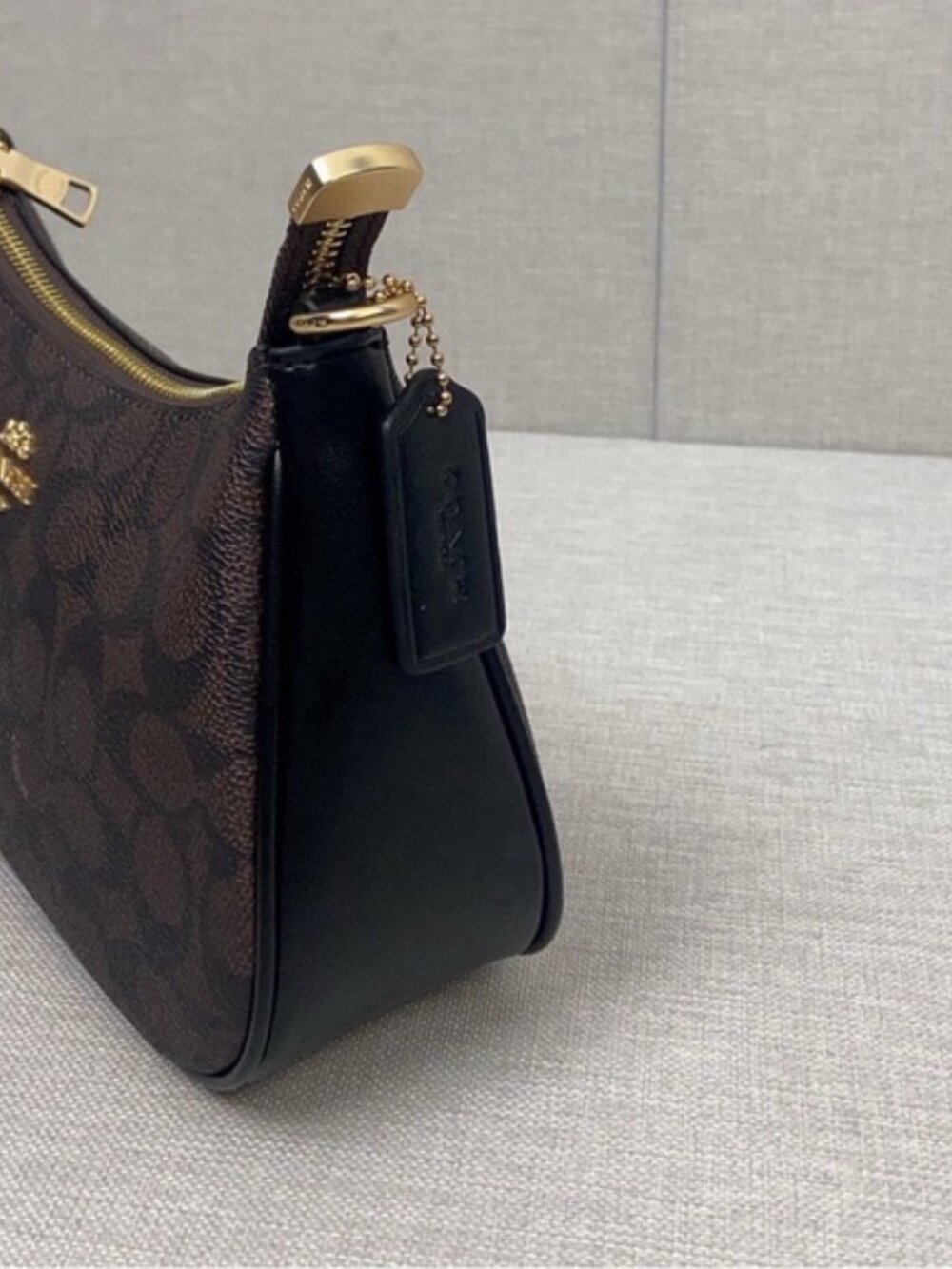 coach Teri Shoulder Bag In Signature Canvas - Picture 5 of 7